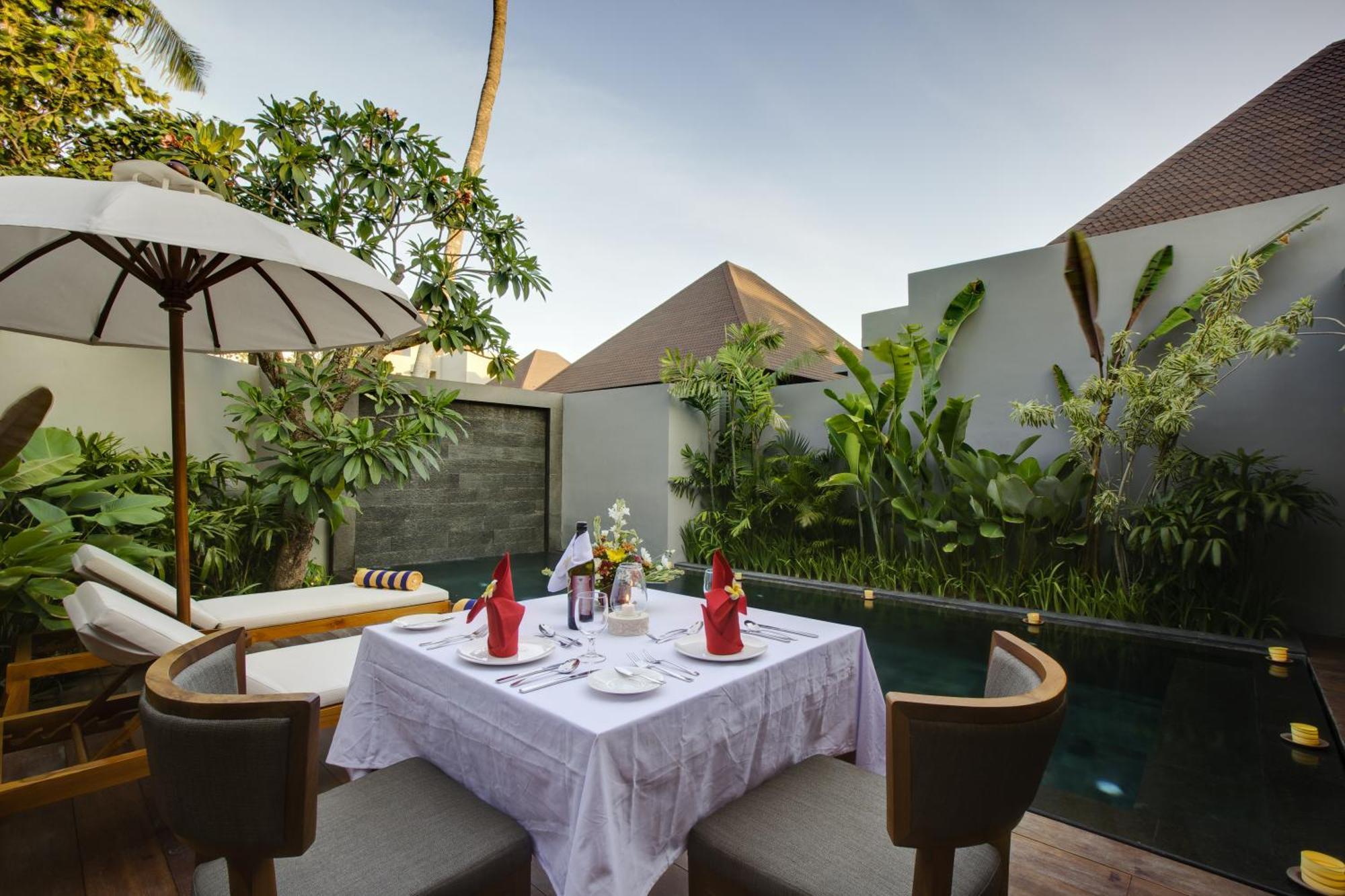 KoenoKoeni Villa Seminyak Restaurant bilde
